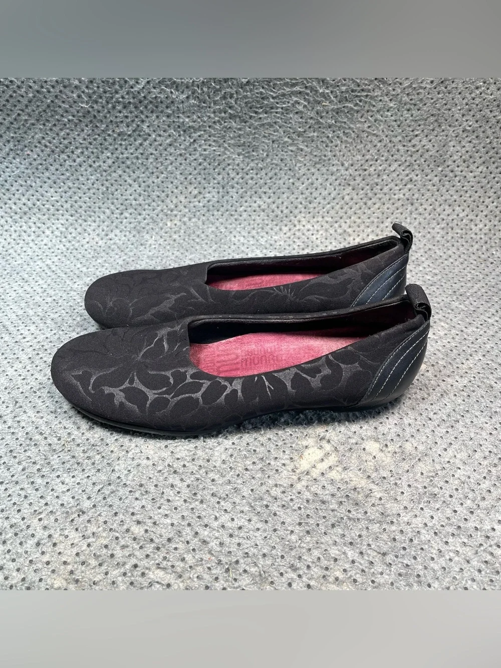 Munro Iriana Black Slip On Flats Size 7.5 Women’s